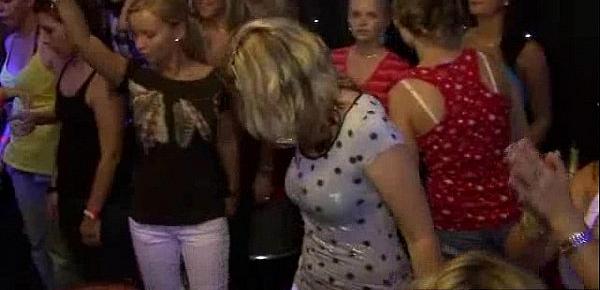  girls party in night club